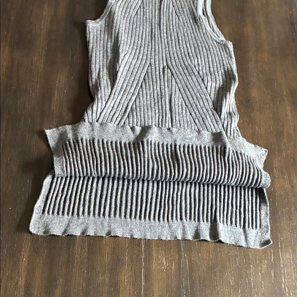 Express Gray Ribbed Tank Top - Picture 3 of 6